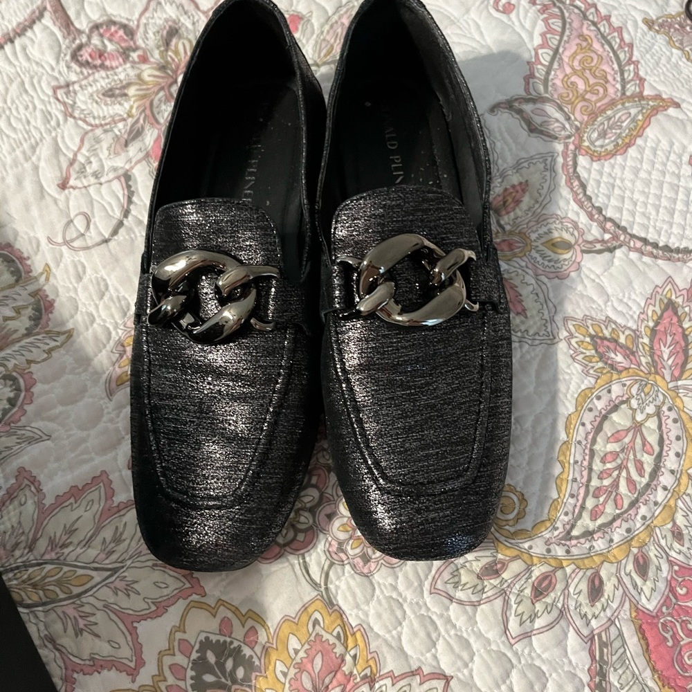 Ladies Bristolry Metallic streak 
Pewter Black
Size 9.5